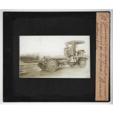 Comment on construit une maison. Transport de la pierre. Binard automobile.