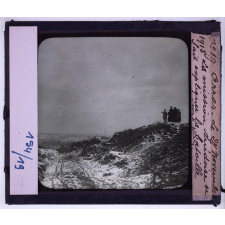 Arras et les champs de bataille de l'Artois. Le théâtre des combats de 1915. Le 27 novembre 1915. La mission suédoise se fait expliquer la bataille. Chemin d'Ablain.