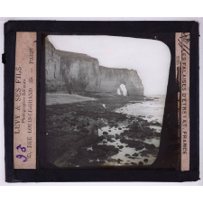 La Marine. III - Les ports de commerce. Les falaises d'Etretat. France.