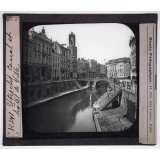 Hollande. Utrecht, canal et hôtel de ville.