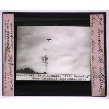 Université de Californie. Lt. R. A. Knapp. Tail Spinning Over Campanile Sept. 28th. 1918 - Avion au-dessus du Californie.