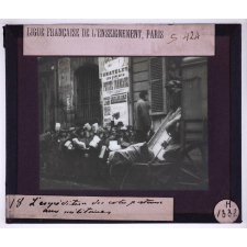 Les Civils pendant la guerre. L'expédition des colis postaux aux militaires.