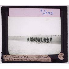 Le Front belge, les dunes, l'Yser. Patrouille de zouaves dans les dunes.