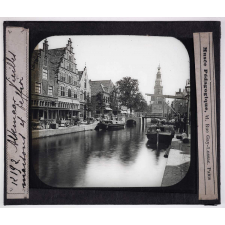 Hollande. Alkmaar. Vieilles maisons et beffroi.