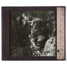 Suisse, montagnes, lacs. Vue générale de la gorge du Triège.