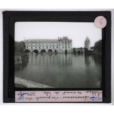 L'Architecture française à l'époque de la Renaissance. 1re série : le style de transition, sous Louis XII et François Ier. Chenonceaux. Vue générale du château en amont du Cher. XVIe.