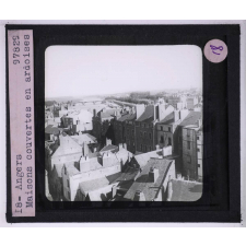 Les Différents types d'habitations. Angers. Maisons couvertes en ardoises.