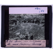 Arras et les champs de bataille de l'Artois. Le théâtre des combats de 1915. Un entonnoir de mine française. Carency.