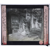 Les Grands temples de l'Extrême-Orient. Environs de Pékin. Une des portes dans l'intérieur du temple de Pi-yen-ssen.