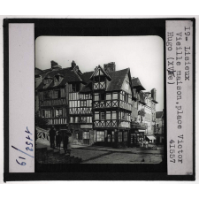 Normandie. Lisieux. Vieille maison, place Victor Hugo (XVe).