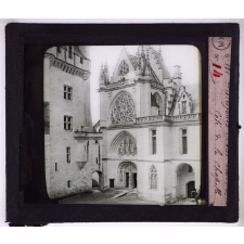 Visite au château de Pierrefonds. Coté de la Chapelle.