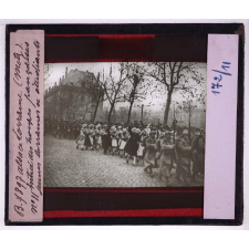 L'Alsace-Lorraine en 1918. Metz. Entrée des troupes françaises, jeunes lorraines et étudiants.