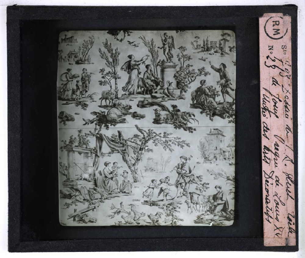 La Décoration des tissus. Dessin de J.B. Huet. Toile de Jouy. Règne de Louis XV. Musée des arts décoratifs.