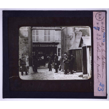 A la caserne. Sortie du quartier.