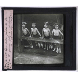 Les Dessanglés du ventre. Une autre phase de la journée physique scolaire : la gymnastique disciplinée.