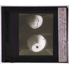 La Géologie expérimentale. Deuxième partie. Application de la méthode expérimentale à l'étude des phénomènes orogéniques (formation des chaînes de montagnes). Production de rides concentriques par la contraction d'une calotte hémisphérique de caoutchouc.