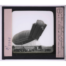 Les Progrès récents de la navigation aérienne - Ballons dirigeables. - Aviation. Le Ville de Paris, vue arrière.