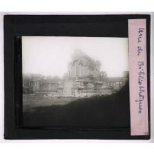 Les Ruines d'Angkor. Une des Bibliothèques.