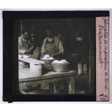 La Fabrication de la porcelaine à la Manufacture Nationale de Sèvres. L'enfournement.