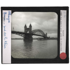 Allemagne. Bonn. Vue vers le pont, prise de l'Alter-Zoll. 