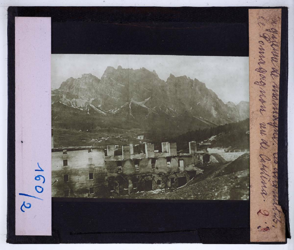 La Guerre de montagne dans les Dolomites (août 1915 - avril 1916). Le Pomagagnon vu de Cortina.