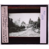 L'Aisne en 1918. Longpont. Convoi d'artillerie traversant un village.