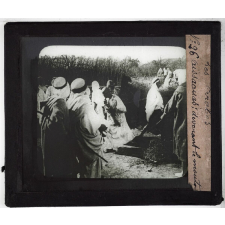 Les Arabes. Aïssaouas dévorant le mouton.