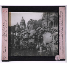 Les Sanctuaires de l'Inde. Bénares, le bain sacré.