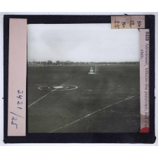 Quelques types nouveaux d'aéroplanes. Aérodrome, tribune des pointeurs, but d'aéro-club.