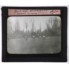 Sports et jeux sportifs. Foot-ball association avant le coup d'envoi.