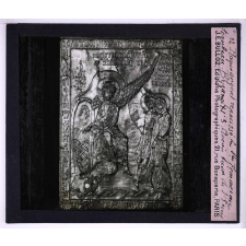 Galerie d'Apollon. Plaque argent repoussé. Les Stes Femmes au tombeau. Byzance, XIe s. Ancien trésor de St Denis.
