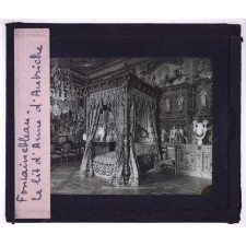 Le Palais de Fontainebleau. Le lit d'Anne d'Autriche.