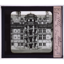 Les Châteaux historiques français. Blois. Escalier de François 1er.