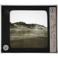 Le Relief, la mer, les côtes. Plage de sable bordée de dunes.