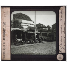 Salonique. L'ancienne mosquée. Boutiques, les cireurs des chaussures.