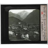 Suisse, les villes. Vue générale et la Jungfrau à Interlaken.