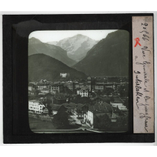 Suisse, les villes. Vue générale et la Jungfrau à Interlaken.