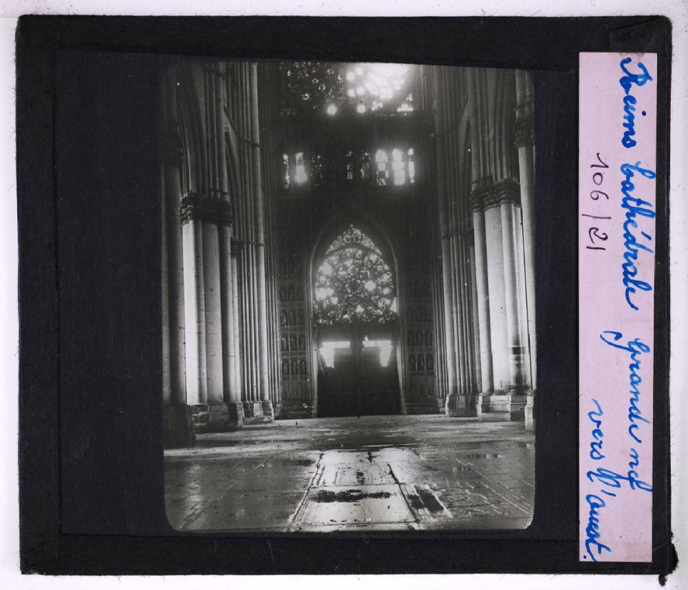 La Cathédrale de Reims. Grande nef vers l'ouest.