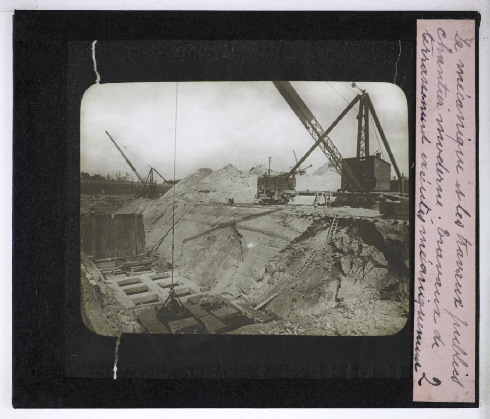 La Mécanique et les travaux publics. Chantier moderne, travaux de terrassement exécutés mécaniquement.