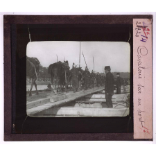 Les Travaux du génie dans un régiment de sapeurs mineurs. II. Manoeuvres de pontage. Cavalerie sur un pont.
