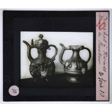 L'Art russe. II - L'art populaire. Cruches à kvass. Musée de Rostov.