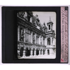 Les Arts du XVIIe siècle. La Rochelle, cour de l'hôtel de ville.
