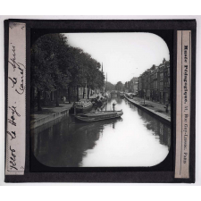 Hollande. La Haye. Le Spui (canal).