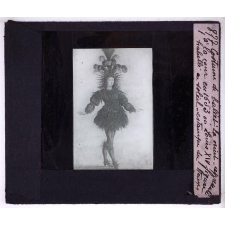 Louis XIV. Histoire politique. Costume de ballet : la nuit, représenté à la cour en 1653 où Louis XIV figure habillé en soleil, estampe du temps.