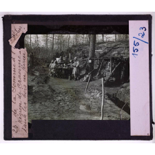 De la Somme à l'Aisne. L'ancien front, septembre 1914- mars 1917. Région de Craonne. Des abris dans les bois en février 1916.