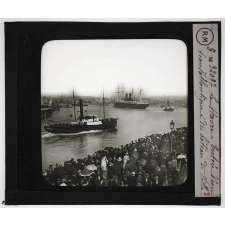 Normandie, Pays de Caux et d'Auge. Le Havre. Entrée d'un transatlantique et du bateau de ville.