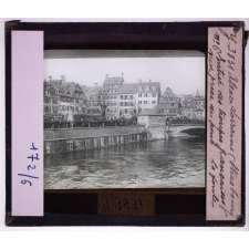 L'Alsace-Lorraine en 1918. Strasbourg. Entrée des troupes françaises, la foule, vue prise du pont.