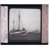 Norvège, la pêche. Bateau à moteur, type moderne.