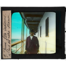 Alaska. Jeune fille indienne à bord de notre steamer.