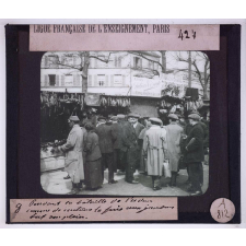 Les Civils pendant la guerre. Pendant la bataille de Verdun comme de coutume la foire aux jambons bat son plein.